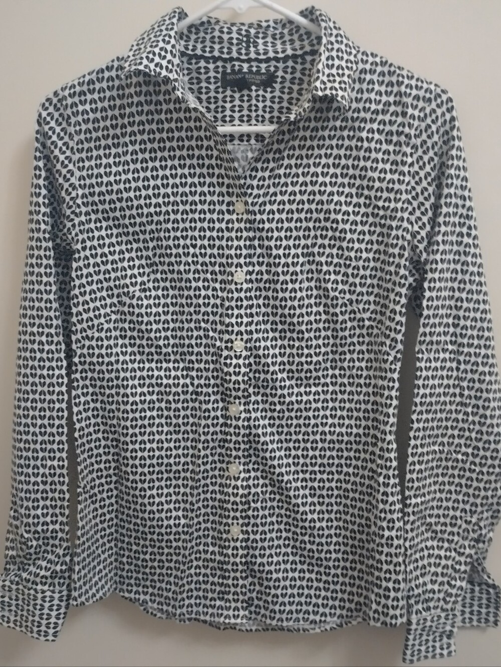 NWOT Banana Republic Non-Iron Fitted Button Up - Sz 6